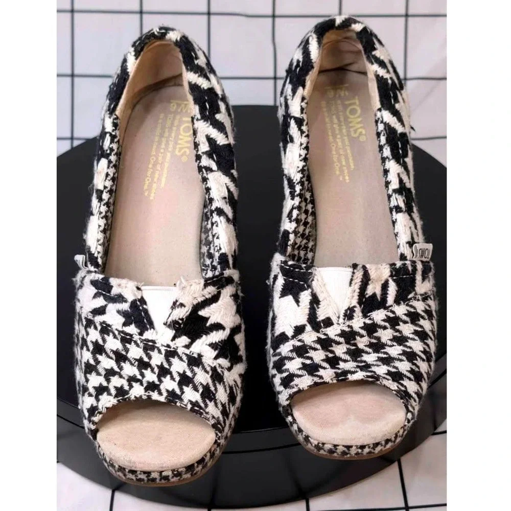 TOMS~Scottish Houndstooth PeepToe Wedge~Black & White Houndstooth Pattern~Size 6